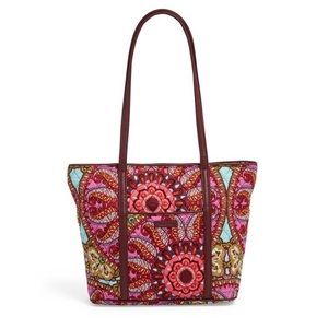 Vera Bradley Small Trimmed Vera Resort Medallion